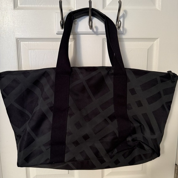 Burberry Fragrances Large Black Gray Checkered Duffle Overnight Weekend Bag Tote - Picture 2 of 13